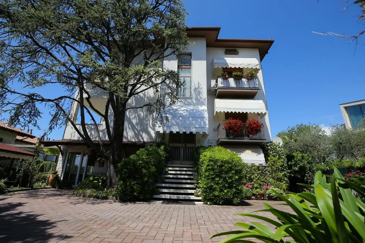 Casa Ginev Room & Apartments location